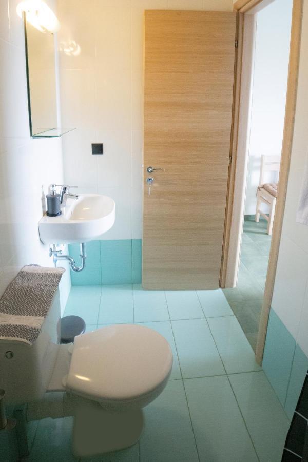 Eri Rooms To Let Raches  Zewnętrze zdjęcie