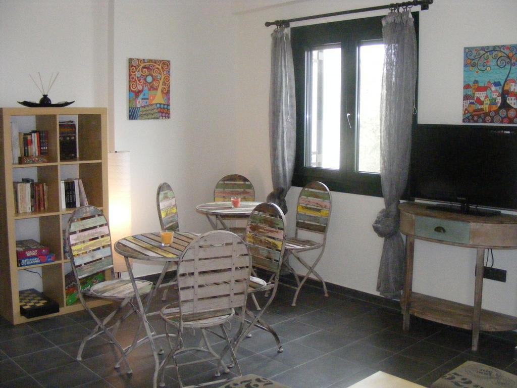 Eri Rooms To Let Raches  Zewnętrze zdjęcie