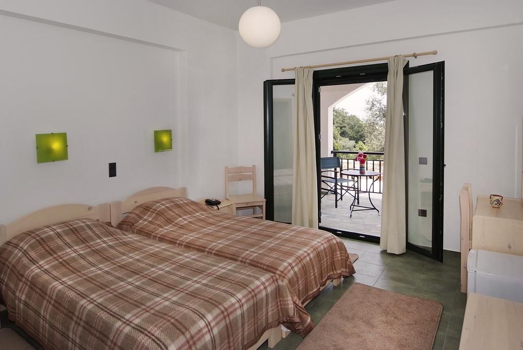 Eri Rooms To Let Raches  Zewnętrze zdjęcie